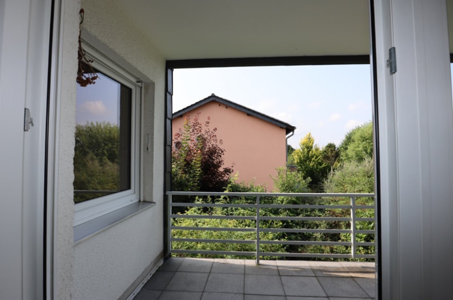 Balkon - Einfamilienhaus mit Einliegerwohnung und Blick über Hillesheim, Garten und Garage, Hillesheim (39)