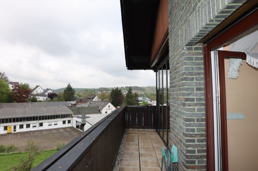 Schönes Einfamilienhaus mit toller Aussicht, Garage, kleiner ELW in schöner Höhenlage Jünkerath 47 - Balkon