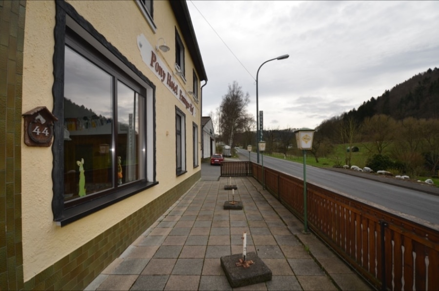 Eingangsbereich - Voormalig restaurantgebouw, hotel met 11 gastenkamers te koop, Hohenfels-Essingen (28)