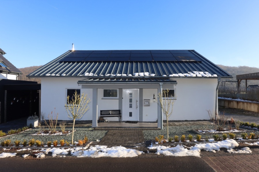 Stadtkyll - Bungalow, uitgerust met zonne-energie en batterijopslag, carport en prachtig uitzicht te Stadtkyll (32)