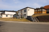 Straßenansicht - Prachtige vrijstaande woning met garage, wintertuin en mooi uitzicht over de Boven-Kylldalvallei, Jünkerath 50