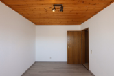 Schlafzimmer UG - Prachtige vrijstaande woning met garage, wintertuin en mooi uitzicht over de Boven-Kylldalvallei, Jünkerath 50