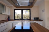 Küche EG - Prachtige vrijstaande woning met garage, wintertuin en mooi uitzicht over de Boven-Kylldalvallei, Jünkerath 50