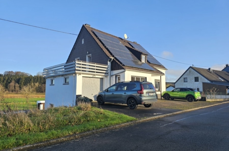 Giebelseite Westen - Geräumiges, schönes Einfamilienhaus mit wunderbarer Aussicht in Dorfrandlage, Niederbettingen (9)