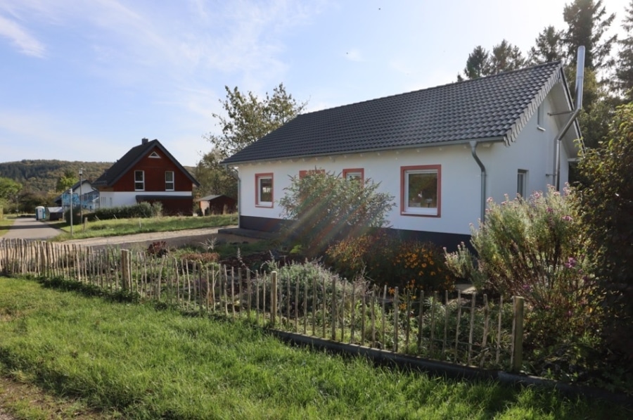 Straßenansicht - **RESERVIERT**NEUWERTIG! Kleines Paradies! Gemütliches kleines Wohnhaus mit Garten, Nohn (5)