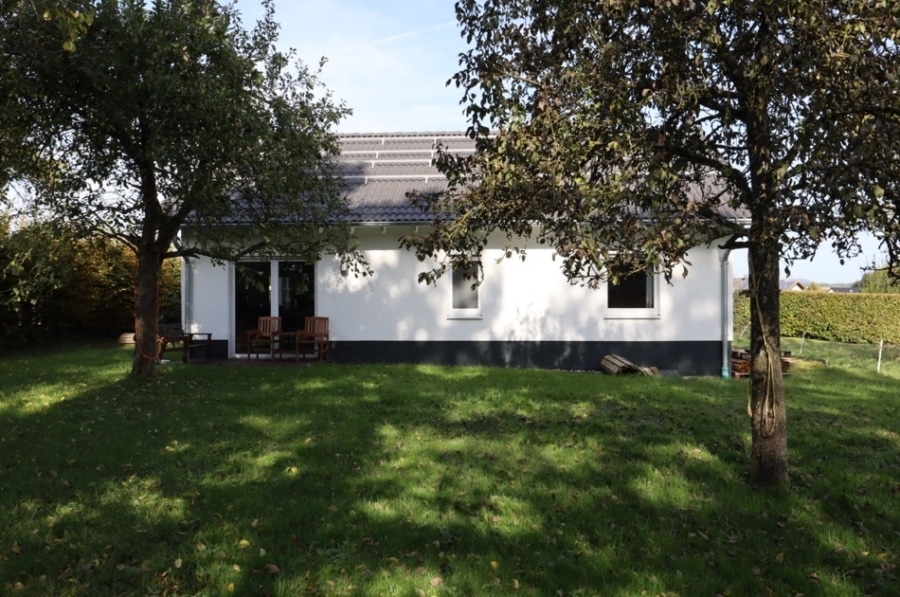 Rückseite - **RESERVIERT**NEUWERTIG! Kleines Paradies! Gemütliches kleines Wohnhaus mit Garten, Nohn (5)