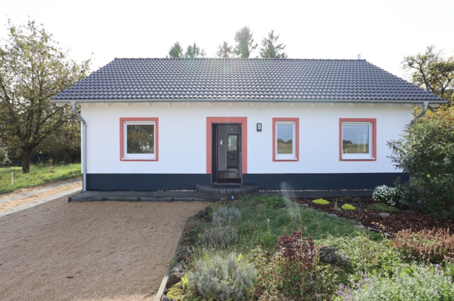 Vorgarten - **RESERVIERT**NEUWERTIG! Kleines Paradies! Gemütliches kleines Wohnhaus mit Garten, Nohn (5)