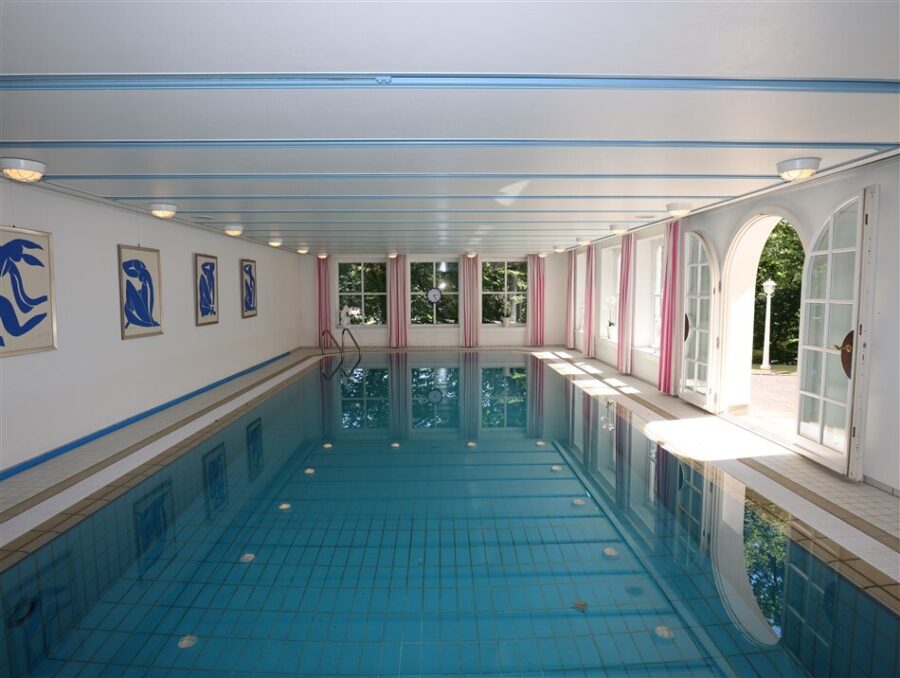 Villa mit unverbaubarer Aussicht, Schwimmbad, Sauna und 1 ha Grundstück Niederstadtfeld - KG Schwimmbad