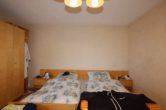 Schlafzimmer  EG - Einfamilienwohnhaus in zentraler Lage mit Garten und innenliegender Garage, Hillesheim (40)