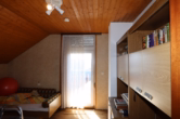 Schlafzimmer - Einfamilienwohnhaus in zentraler Lage mit Garten und innenliegender Garage, Hillesheim (40)