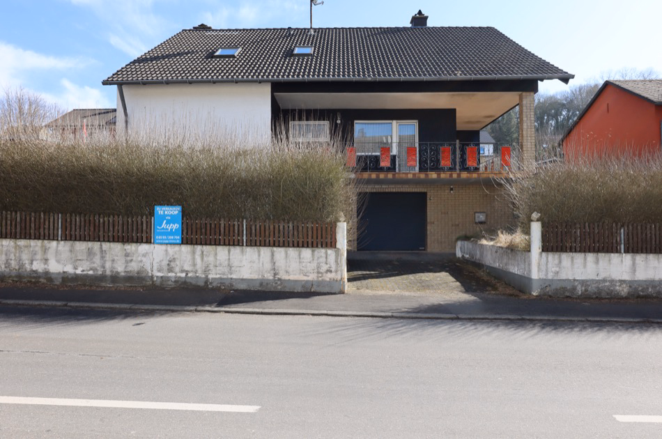 Einfamilienwohnhaus in zentraler Lage mit Garten und innenliegender Garage, Hillesheim (40)