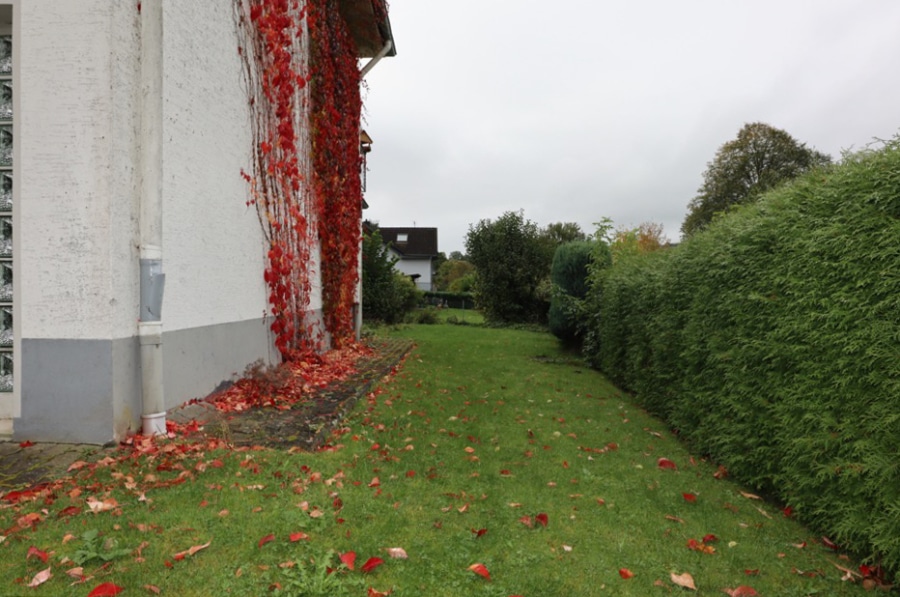 Rockeskyll_09 - Rustig gelegen eengezinswoning met separaat appartement aan de rand van het dorp met prachtig uitzicht over het landschap, inclusief ruime tuin en garage, te Rockeskyll (17)