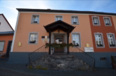 Niederehe_16 - Beliebter Landgasthof mit Restaurant u. 6 Gästezimmern, Festsaal, Biergarten u. Betreiberwohnung