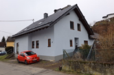 Straßenansicht - Gemütliches Einfamilienhaus mit Platz für die kleine Familie und Ausbaupotenzial Gillenfeld (3)