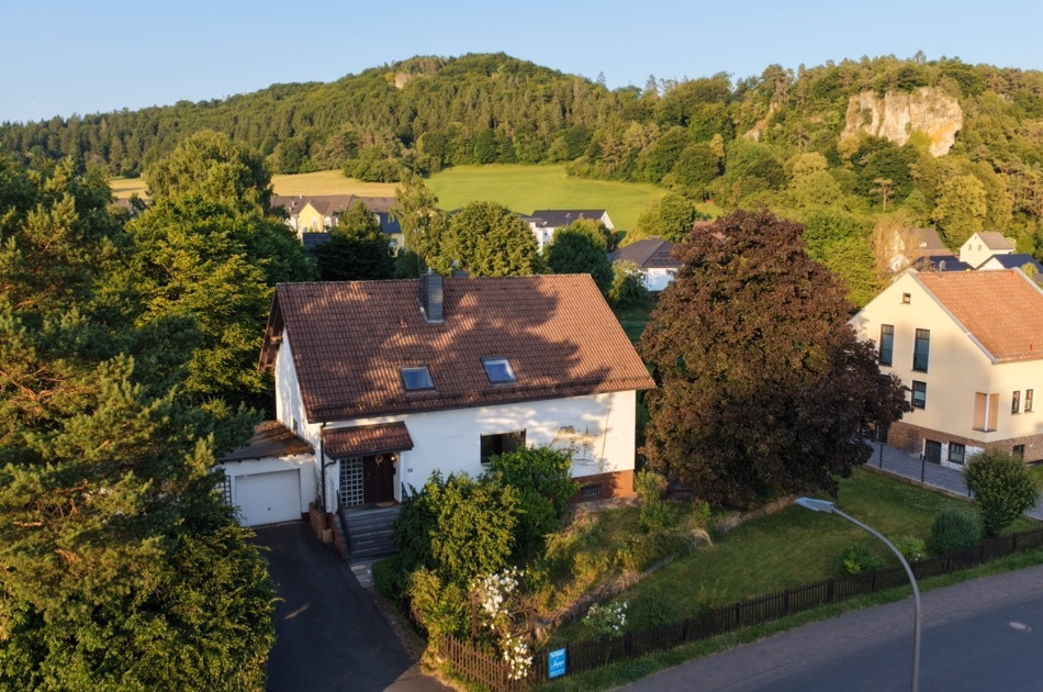 Zweifamilienwohnhaus in bester Lage mit Garten drei Garagen und zus. Baugrundstück, Gerolstein (38)