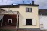 Rückseite - Gezellige Eifelboerderij met bijgebouwen, schuur, garages en tuin, te Duppach (3)