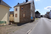 Seitenansicht - Voormalige historische, charmante, boerderij. Smaakvol gerenoveerd met garage en tuin, te Dreis-Brück (19)