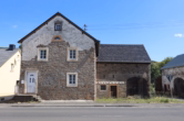 Straßenansicht - Voormalige historische, charmante, boerderij. Smaakvol gerenoveerd met garage en tuin, te Dreis-Brück (19)