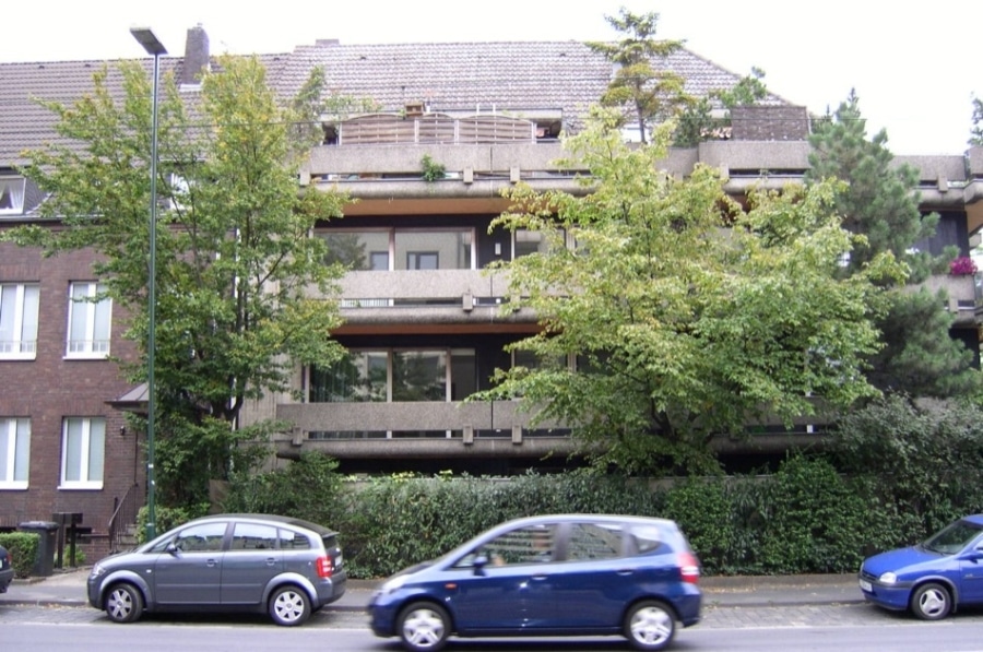 Eigentumswohnung in Düsseltal, 2 Zimmer mit zwei Balkonen, Kellerraum und Garage, Düsseldorf - Balkon Lindemannstr.