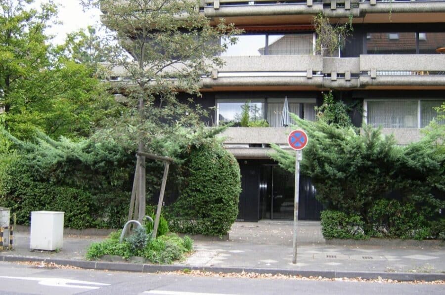 Eigentumswohnung in Düsseltal, 2 Zimmer mit zwei Balkonen, Kellerraum und Garage, Düsseldorf - Hauseingang Goethestr