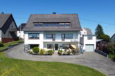 Rückseite - Geräumiges 2-Familienhaus in wunderschöner Lage mit Garten, Doppelgarage und Fernsicht, Schüller 11