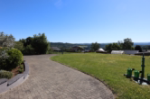 Hofzufahrt - Geräumiges 2-Familienhaus in wunderschöner Lage mit Garten, Doppelgarage und Fernsicht, Schüller 11
