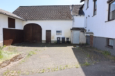 Hof mit Scheune - Gezellige voormalige “Eifler-driezijdige-boerderij” (Hoekgevelboerderij) in rustige woonwijk. Met ruime tuin en bijgebouwen, gelegen in Rengen bij Daun(27)