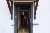 Eingang - Gezellige voormalige “Eifler-driezijdige-boerderij” (Hoekgevelboerderij) in rustige woonwijk. Met ruime tuin en bijgebouwen, gelegen in Rengen bij Daun(27)