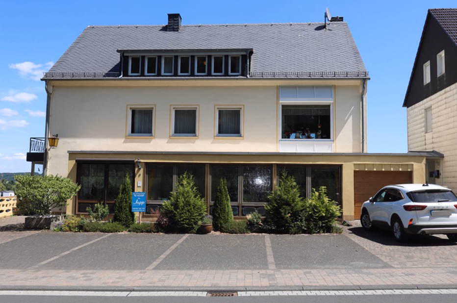 **RESERVIERT**3-Familienhaus / ehem. Pension, Dockweiler (12)