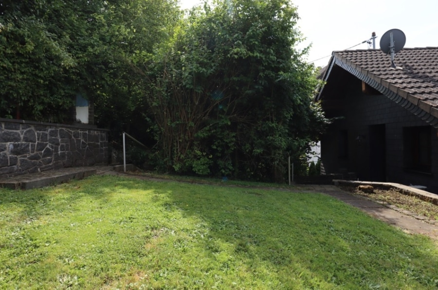 Garten - **RESERVIERT**Gemütliches kleines Wohnhaus mit Doppelgarage und Garten Hohenfels-Essingen (29)