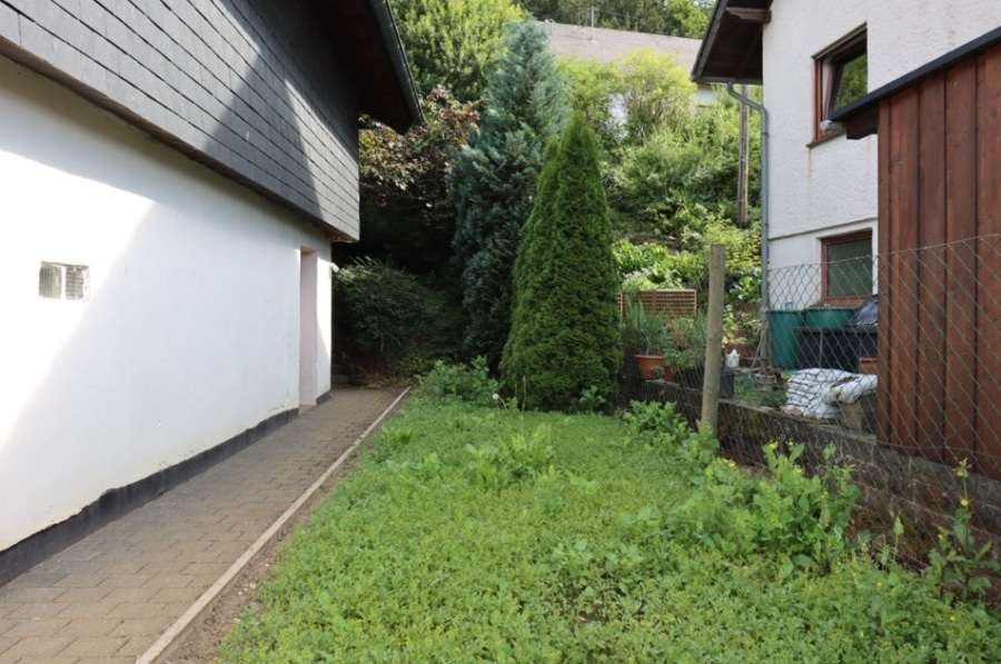 Grundstückszugang - **RESERVIERT**Gemütliches kleines Wohnhaus mit Doppelgarage und Garten Hohenfels-Essingen (29)