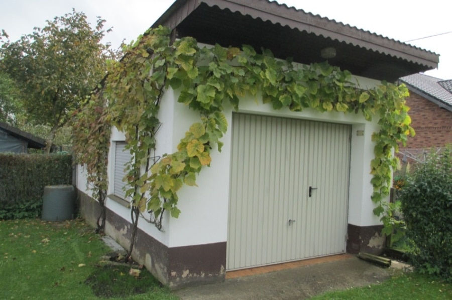 Schuppen - Großes Zweifamilienwohnhaus mit Garten, vermietet, Nohn (6)