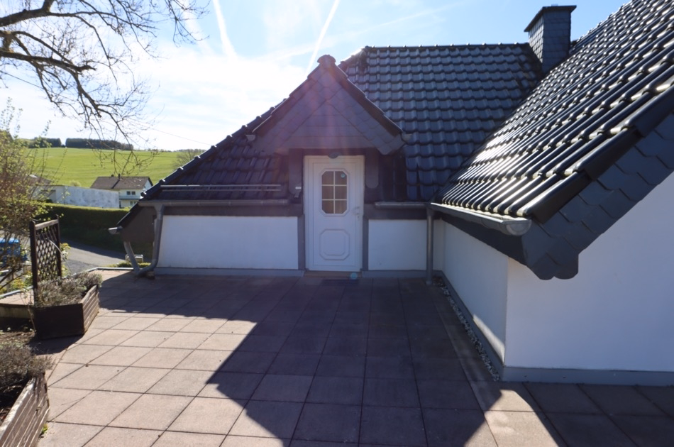 Eingang DG Neubau vermietet