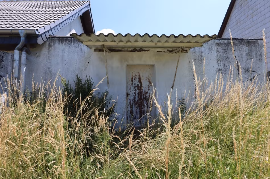 Garage Rückseite Garten