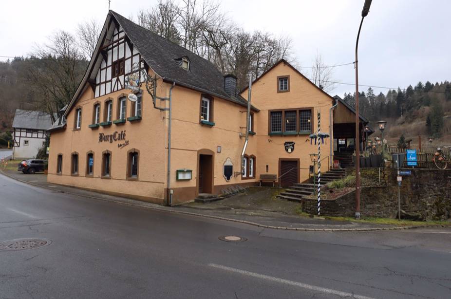 Ehemaliges Gasthaus und Cafe unterhalb der Manderscheider Niederburg, Niedermanderscheid