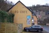 Parkplatz - Ehemaliges Gasthaus und Cafe unterhalb der Manderscheider Niederburg, Niedermanderscheid