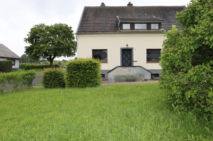 Straßenansicht - ** Verkauft** Freistehendes Einfamilienhaus mit Garten und Nebengebäude, zentrumsnah, Dahlem (17)