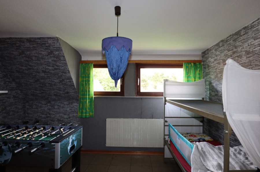 Schlafzimmer - ** Verkauft** Freistehendes Einfamilienhaus mit Garten und Nebengebäude, zentrumsnah, Dahlem (17)