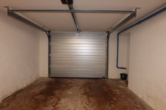 Garage - Smaakvol gerenoveerde, voormalige, Eifelboerderij met wintertuin, gerenoveerde werkplaats voor hobbies (bijv. klassieke auto’s) of bedrijf, terras en tuin in het dorp Berndorf (11)