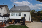 Rückseite - Smaakvol gerenoveerde, voormalige, Eifelboerderij met wintertuin, gerenoveerde werkplaats voor hobbies (bijv. klassieke auto’s) of bedrijf, terras en tuin in het dorp Berndorf (11)