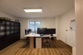 Arbeitszimmer - Smaakvol gerenoveerde, voormalige, Eifelboerderij met wintertuin, gerenoveerde werkplaats voor hobbies (bijv. klassieke auto’s) of bedrijf, terras en tuin in het dorp Berndorf (11)