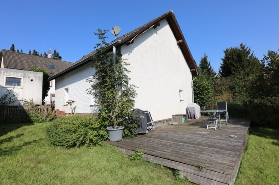 Seitenansicht - Schnuckeliges kleines Wohnhaus mit Garage und Garten, Feusdorf (24)