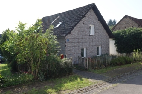 Gezellig, goed gerenoveerd en uitermate rustig gelegen huisje met garage en tuin, Feusdorf (24), 54584  Feusdorf, Haus