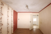 Schlafzimmer - Handwerker aufgepasst! Sanierungsbedürftiges kleines Wohnhaus mit separatem Garten, Eisenschmitt (2)