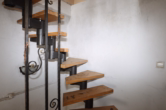 Treppenaufgang DG - Handwerker aufgepasst! Sanierungsbedürftiges kleines Wohnhaus mit separatem Garten, Eisenschmitt (2)