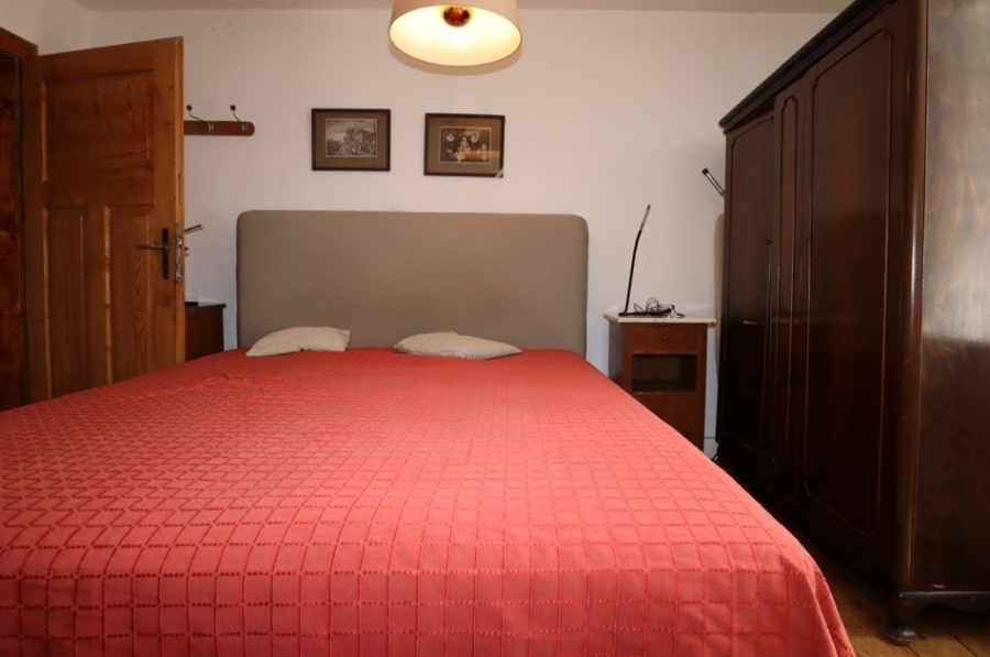 Schlafzimmer II OG - **RESERVIERT** Niedliches Wohnhaus mit Herz und Charakter mit Terrasse und Garten Densborn (8)