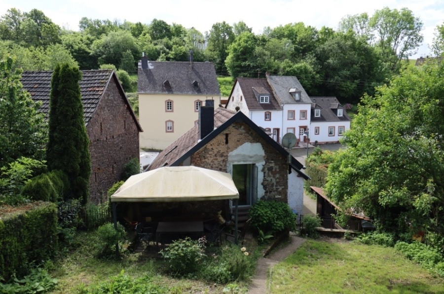 Rückseite - **Reserviert** Niedliches Wohnhaus mit Herz und Charakter mit Terrasse und Garten Densborn (8)