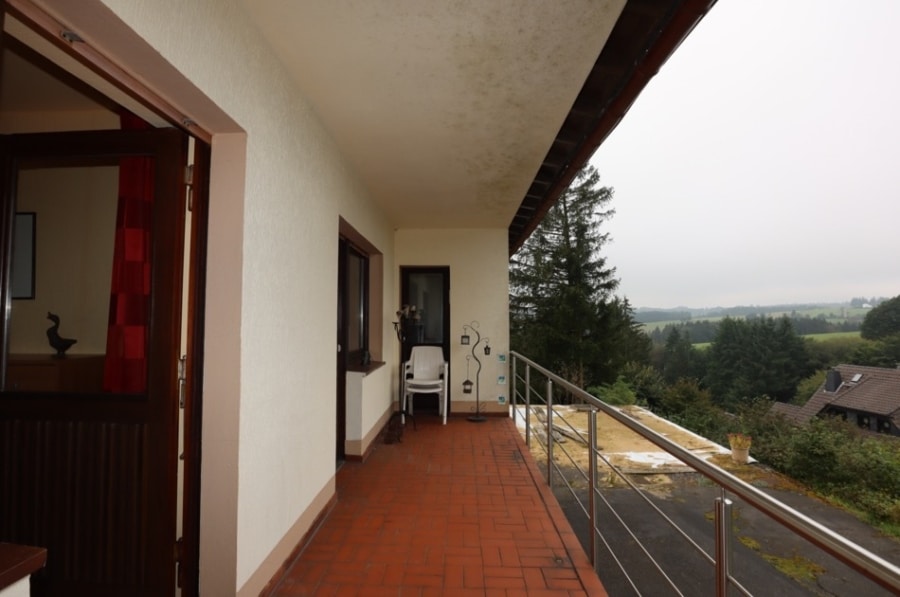 Balkon - **VERKAUFT** Gemütliches kleines Wohnhaus mit Balkon, Garten, Garage und phantastischer Aussicht, Hollerath