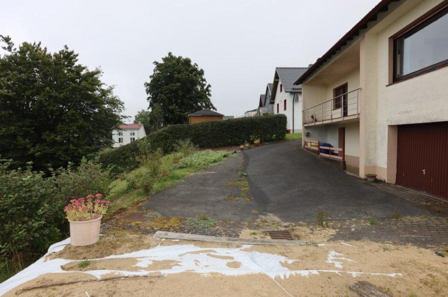 Hof - **VERKAUFT** Gemütliches kleines Wohnhaus mit Balkon, Garten, Garage und phantastischer Aussicht, Hollerath