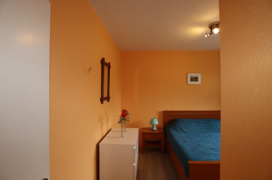 Schlafzimmer II - **VERKAUFT** Gemütliches kleines Wohnhaus mit Balkon, Garten, Garage und phantastischer Aussicht, Hollerath